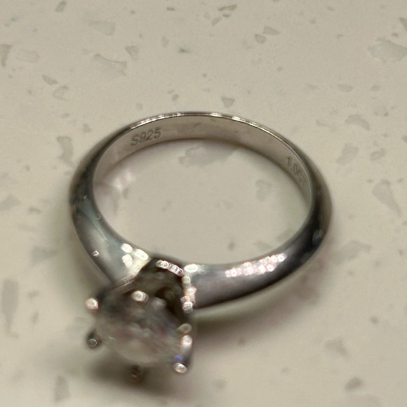 1.0 Carat Moissanite ring. Brilliance than a diamond. - Picture 9 of 12